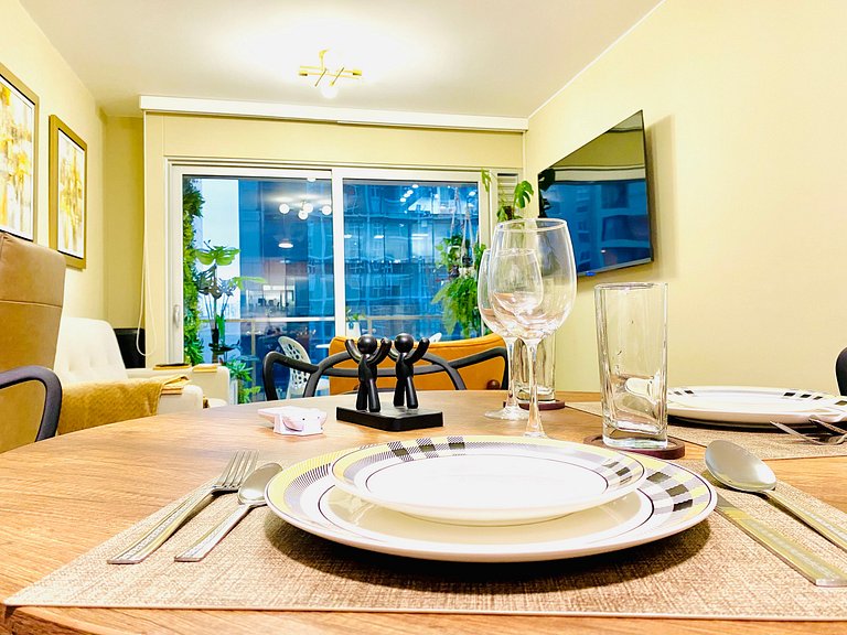Executive Apartment | Pool, Gym, Fast WiFi & AC