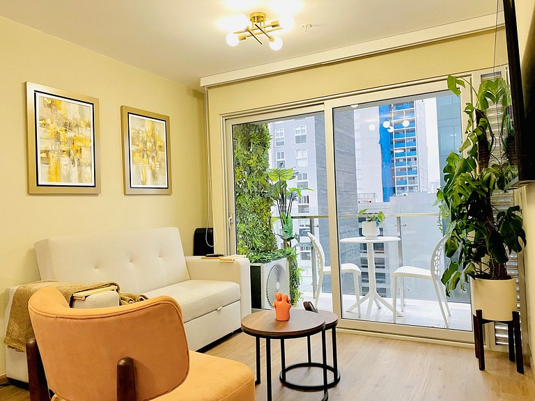 Executive Apartment | Pool, Gym, Fast WiFi & AC