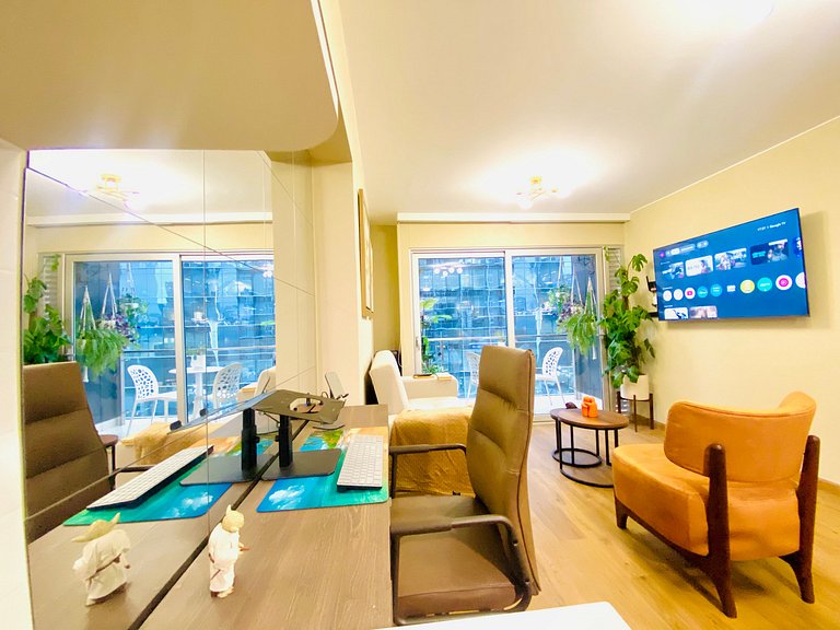 Executive Apartment | Pool, Gym, Fast WiFi & AC