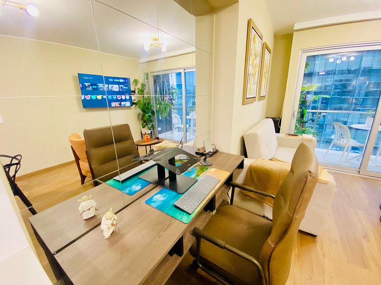 Executive Apartment | Pool, Gym, Fast WiFi & AC