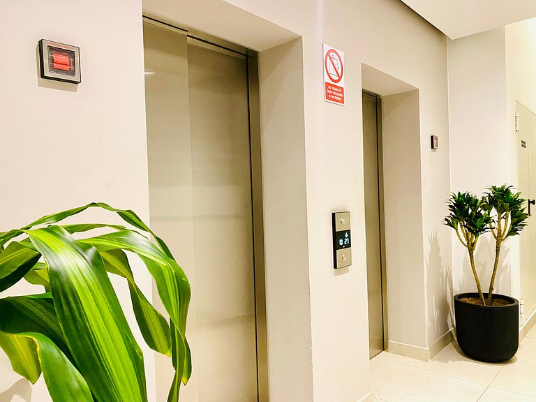 Executive Apartment | Pool, Gym, Fast WiFi & AC